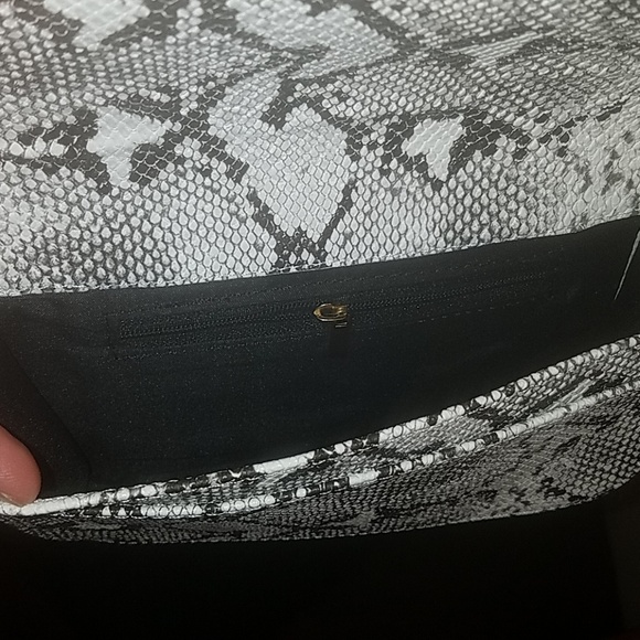 Faux Leather Snakeskin Belt Bag - Picture 7 of 8